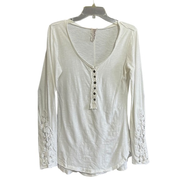 Free People Tops - Free People White Cotton Crochet Lace Long Sleeve Henley Top Size M Cottagecore